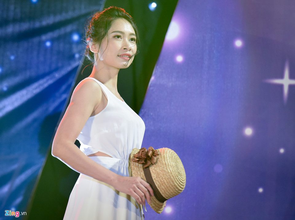 Nữ sinh Ngoại thương gây choáng ngợp với màn vũ đạo bốc lửa